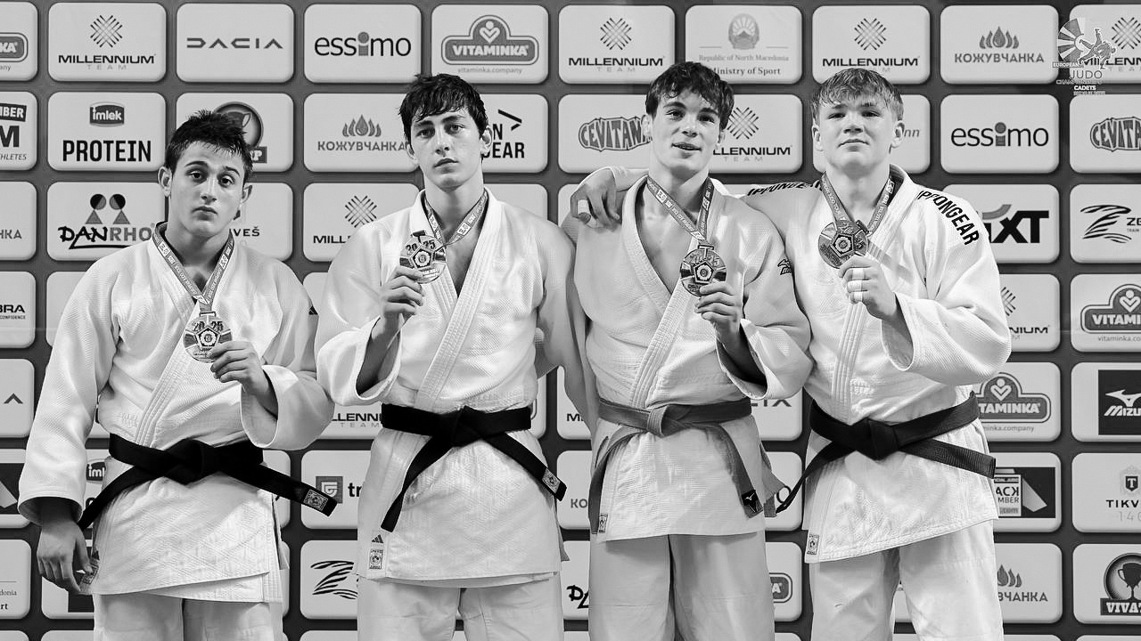 -66kg podium