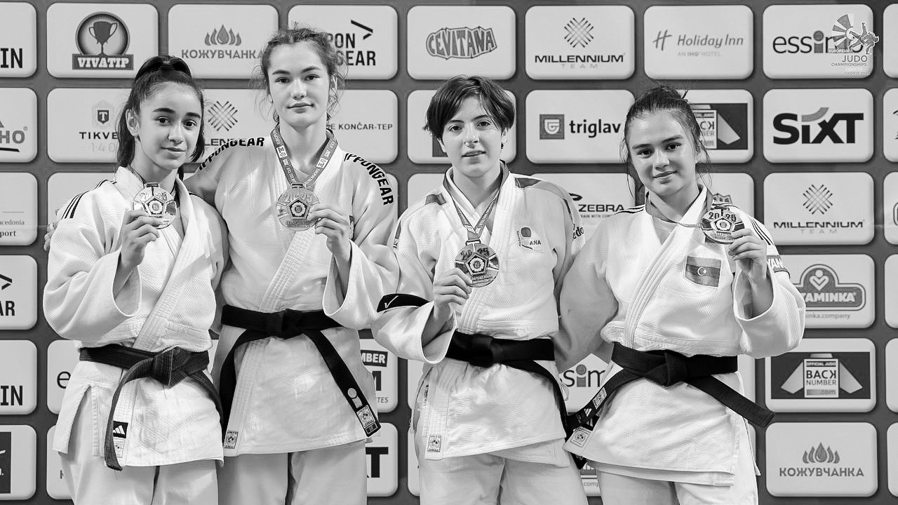 48kg podium